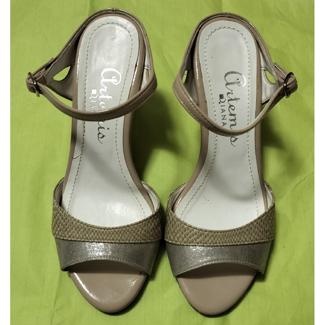 artemis by DIANA(アルテミスバイダイアナ)の【Daina】 細ストラップタウンサンダル レディースの靴/シューズ(サンダル)の商品写真