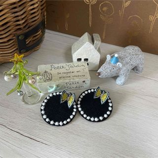 その他 ダイヤ1.00ct エメラルド0.11ct 犬モチーフ ブローチの通販|ラクマ その他 ダイヤ1.00ct エメラルド0.11ct 犬モチーフ ブローチの通販|ラクマ