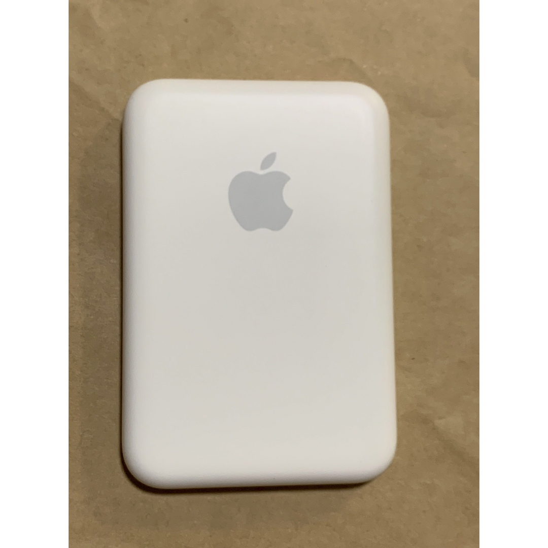 Apple(アップル)のApple MagSafe バッテリーパック MJWY3ZA/A A2384＿2 スマホ/家電/カメラのスマホアクセサリー(その他)の商品写真