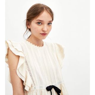 ザラ(ZARA)のZARA フリル リボン トップス 新品 M (カットソー(半袖/袖なし))