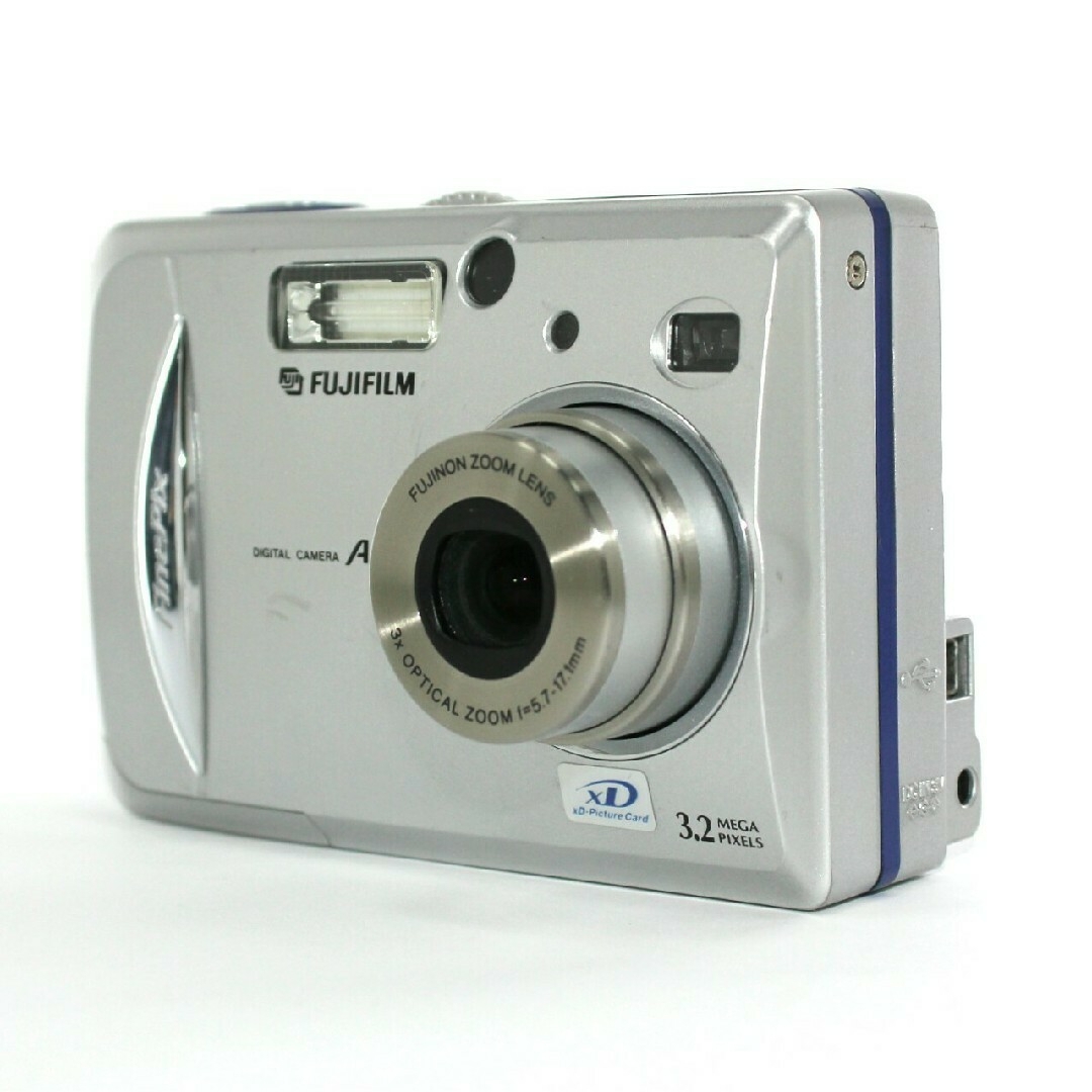 富士フイルム(フジフイルム)のFUJI FILM FinePix A303 シルバー⭐︎コンデジ✨完動品✨ スマホ/家電/カメラのカメラ(コンパクトデジタルカメラ)の商品写真