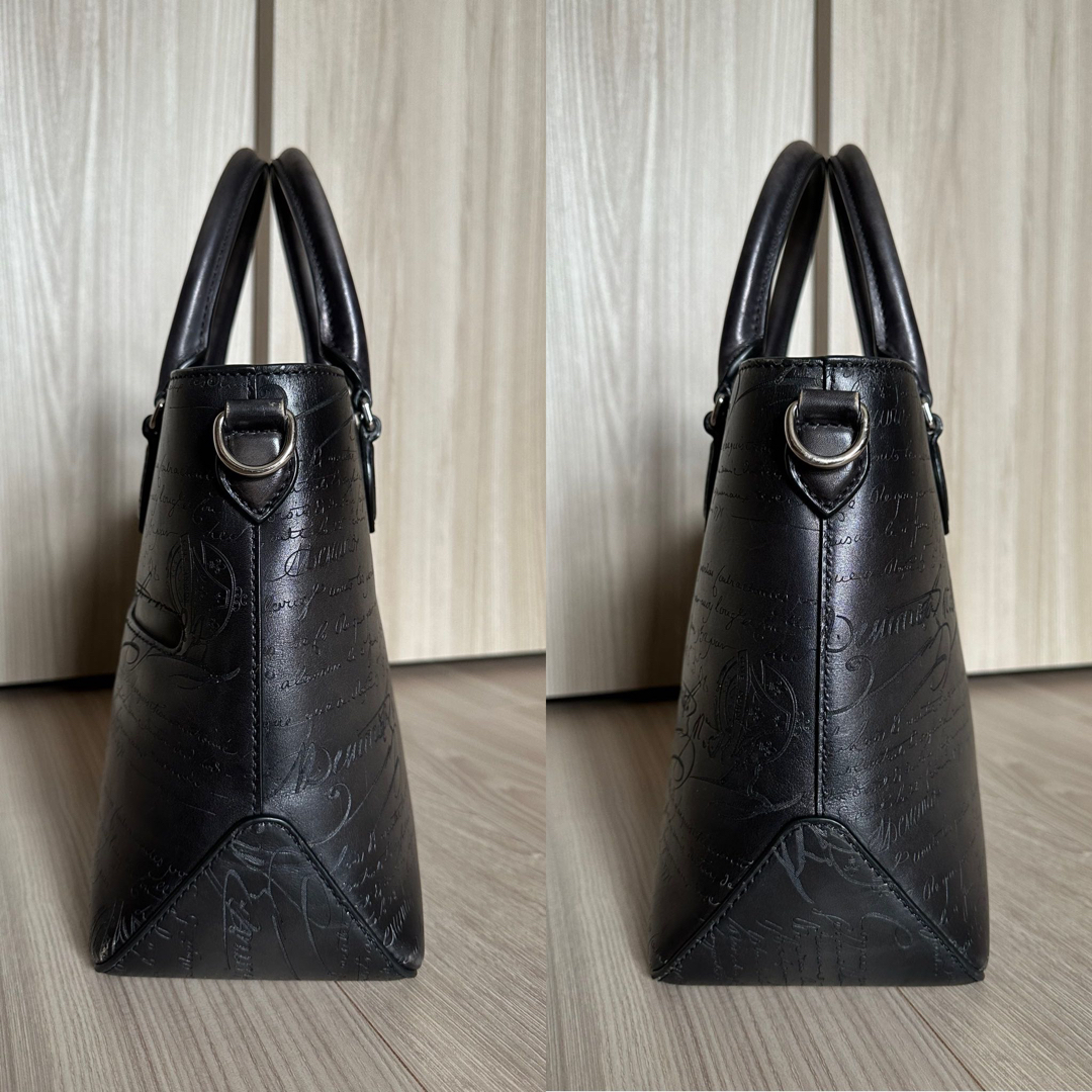 Berluti(ベルルッティ)の定価45,4万 ベルルッティ トゥジュールXS ショルダーバッグ ネログリージョ メンズのバッグ(ショルダーバッグ)の商品写真