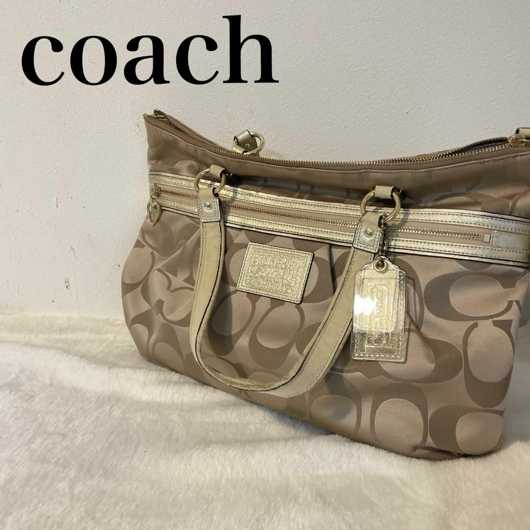 COACH(コーチ)の美品✨COACH コーチハンドバッグトートバッグゴールドベージュシグネチャー総柄 レディースのバッグ(トートバッグ)の商品写真