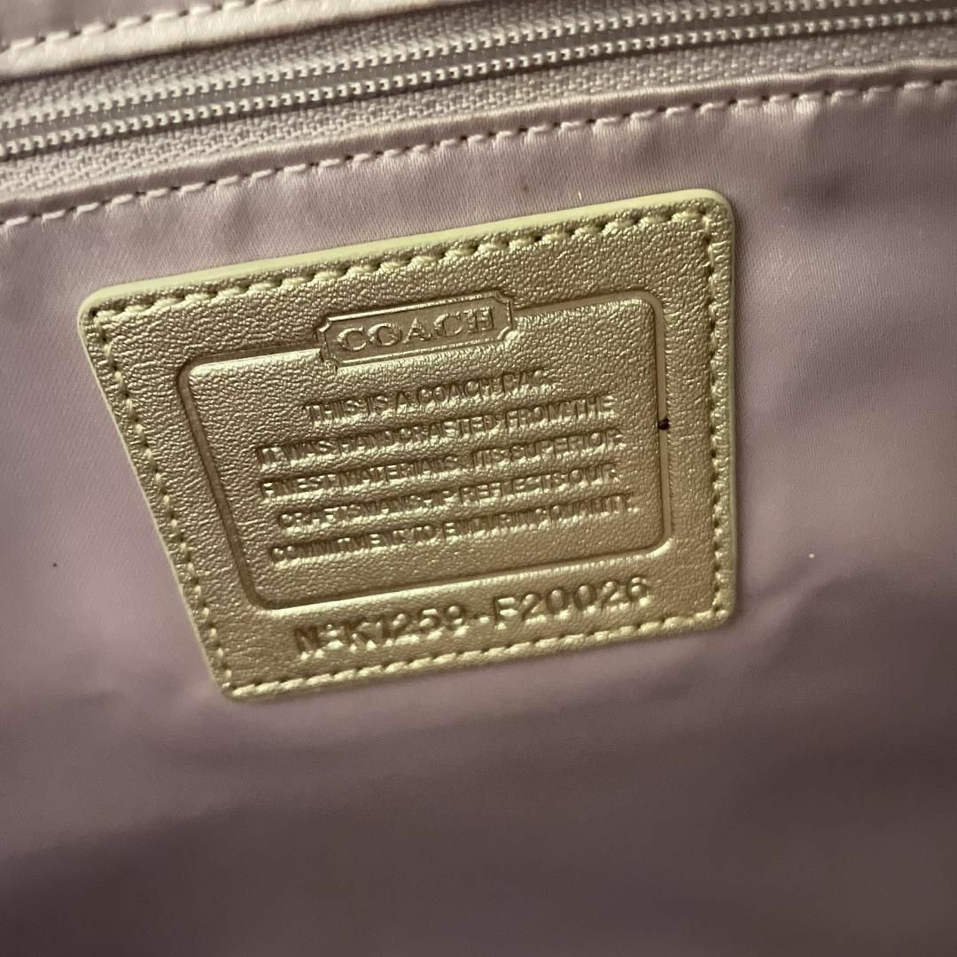 COACH(コーチ)の美品✨COACH コーチハンドバッグトートバッグゴールドベージュシグネチャー総柄 レディースのバッグ(トートバッグ)の商品写真