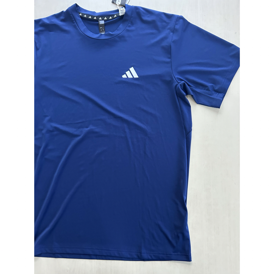adidas(アディダス)の新品タグ付き　メンズM アディダスadidas エッセンシャルズ 半袖Tシャツ メンズのトップス(Tシャツ/カットソー(半袖/袖なし))の商品写真