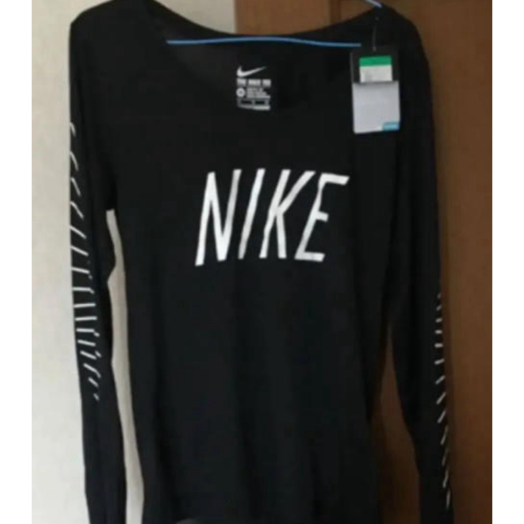 NIKE(ナイキ)のNIKEロングTシャツ レディースのトップス(Tシャツ(半袖/袖なし))の商品写真