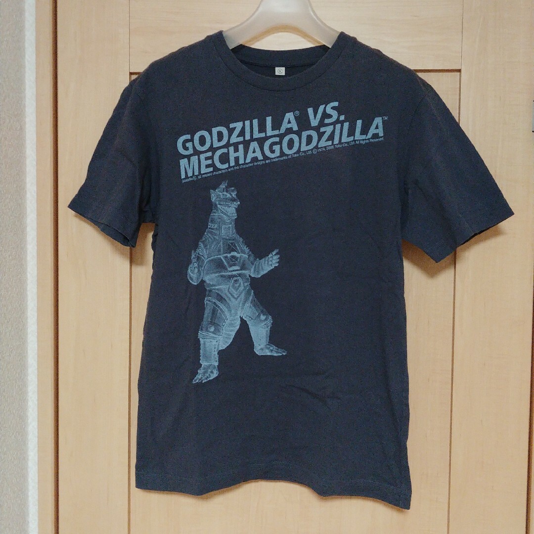 UNIQLO(ユニクロ)の☆ユニクロvsメカゴジラ☆Tシャツ☆UNIQLOvsMECHAGODZILLA☆ メンズのトップス(Tシャツ/カットソー(半袖/袖なし))の商品写真