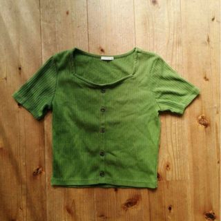 フロントボタン　ミニTシャツ　スリムクロップド 　半袖　カットソー(Tシャツ(半袖/袖なし))