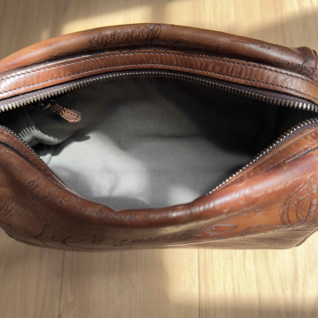 Berluti(ベルルッティ)の定価25.6万円 ベルルッティ マティネ スクリットレザーポーチ クラッチバッグ メンズのバッグ(その他)の商品写真