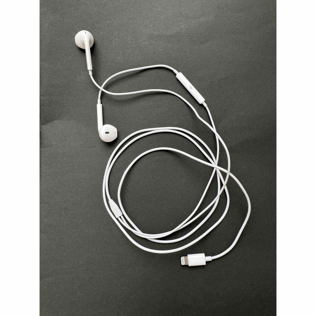 Apple(アップル)のApple iPhone EarPods（Lightningコネクタ） スマホ/家電/カメラのオーディオ機器(ヘッドフォン/イヤフォン)の商品写真