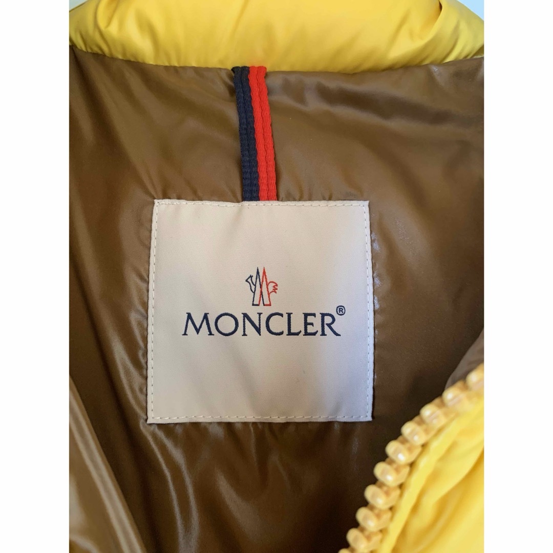 MONCLER(モンクレール)のモンクレール　イエローダウンジャケット メンズのジャケット/アウター(ダウンジャケット)の商品写真