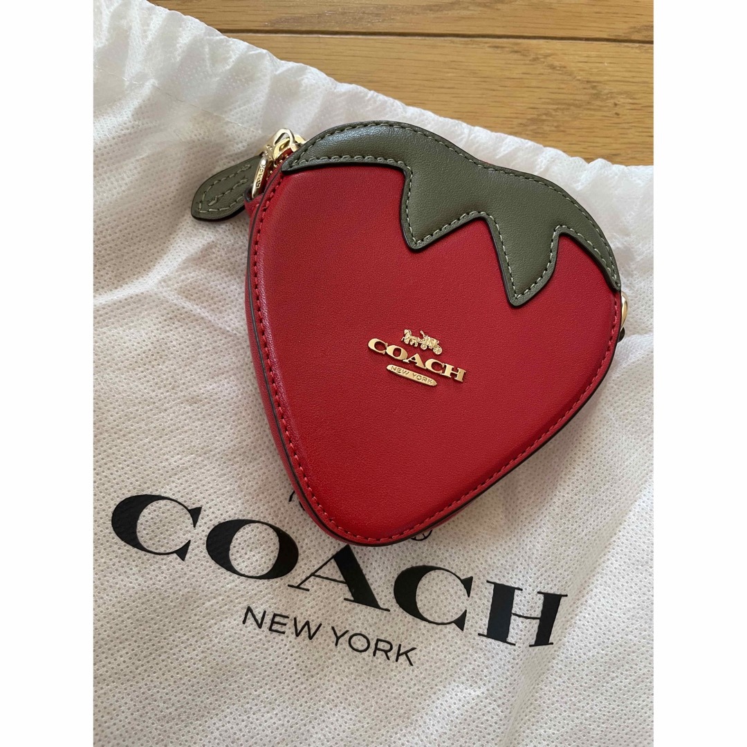 COACH(コーチ)のcoach コーチ　ストロベリー　ポーチ　小銭入れ　コインケース レディースのファッション小物(コインケース)の商品写真