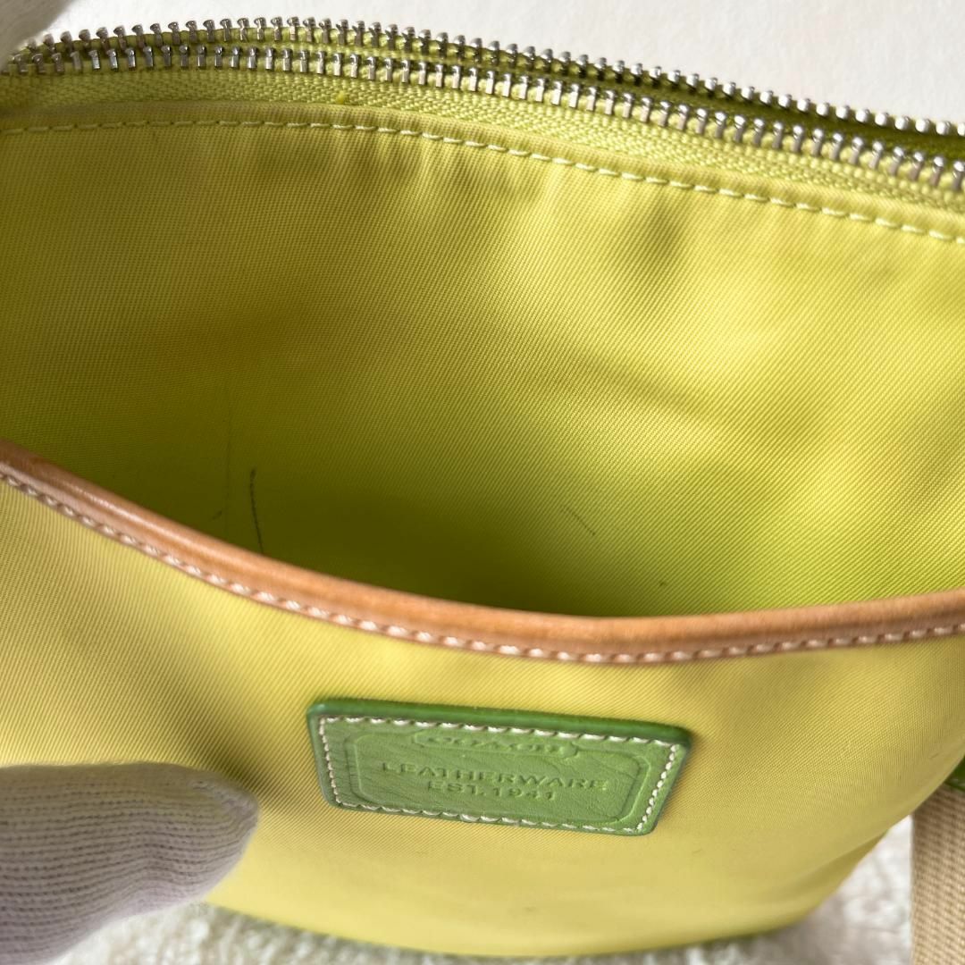 COACH(コーチ)の美品✨COACH コーチショルダーバッグハンドバッグライトイエローグリーン黄緑 レディースのバッグ(ショルダーバッグ)の商品写真