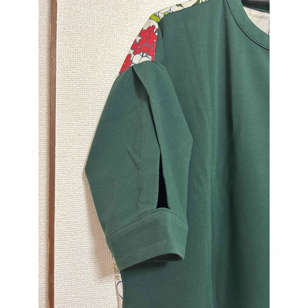 ふりふ(フリフ)のふりふ ワンピース グリーン バックプリント 花柄 レディースのワンピース(ひざ丈ワンピース)の商品写真