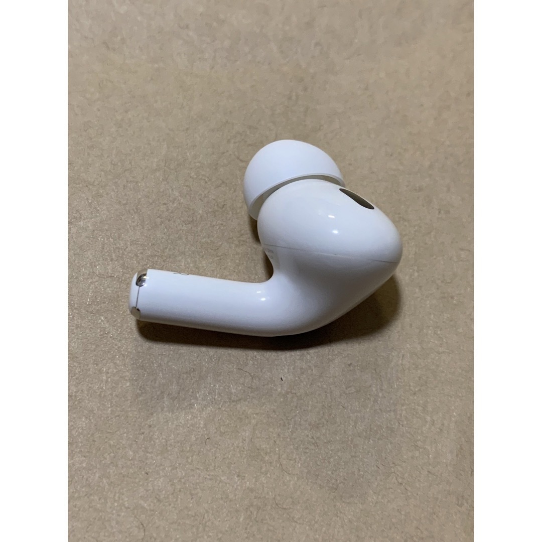 Apple(アップル)のAirPods Pro 第2世代 MQD83J/A A2698(R)右耳＿S2 スマホ/家電/カメラのオーディオ機器(ヘッドフォン/イヤフォン)の商品写真