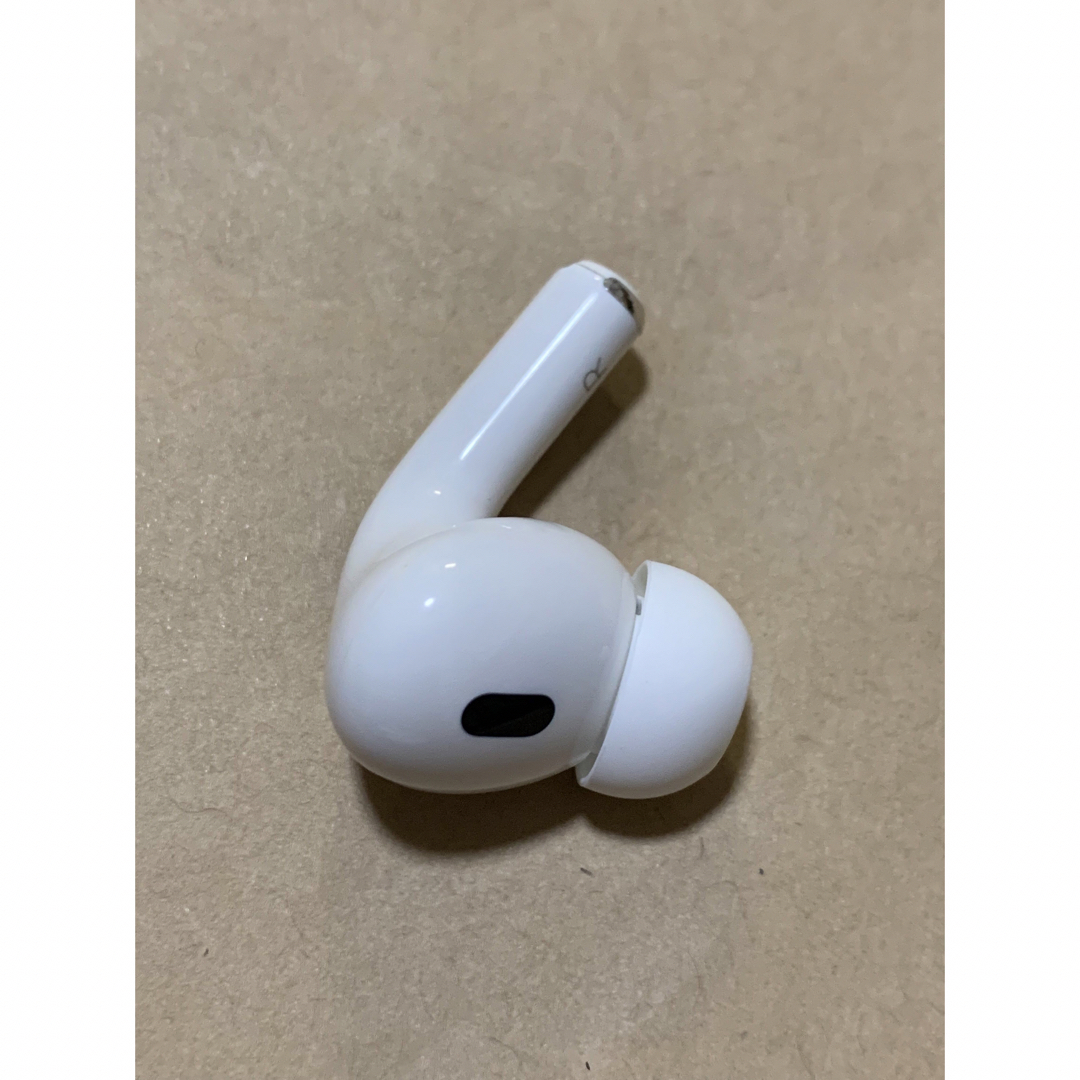 Apple(アップル)のAirPods Pro 第2世代 MQD83J/A A2698(R)右耳＿S2 スマホ/家電/カメラのオーディオ機器(ヘッドフォン/イヤフォン)の商品写真