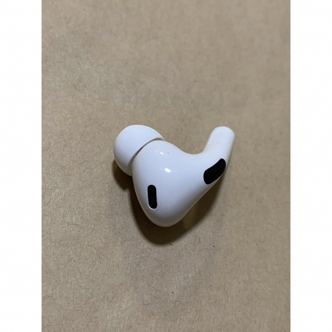 Apple(アップル)のAirPods Pro 第2世代 MQD83J/A A2698(R)右耳＿S2 スマホ/家電/カメラのオーディオ機器(ヘッドフォン/イヤフォン)の商品写真