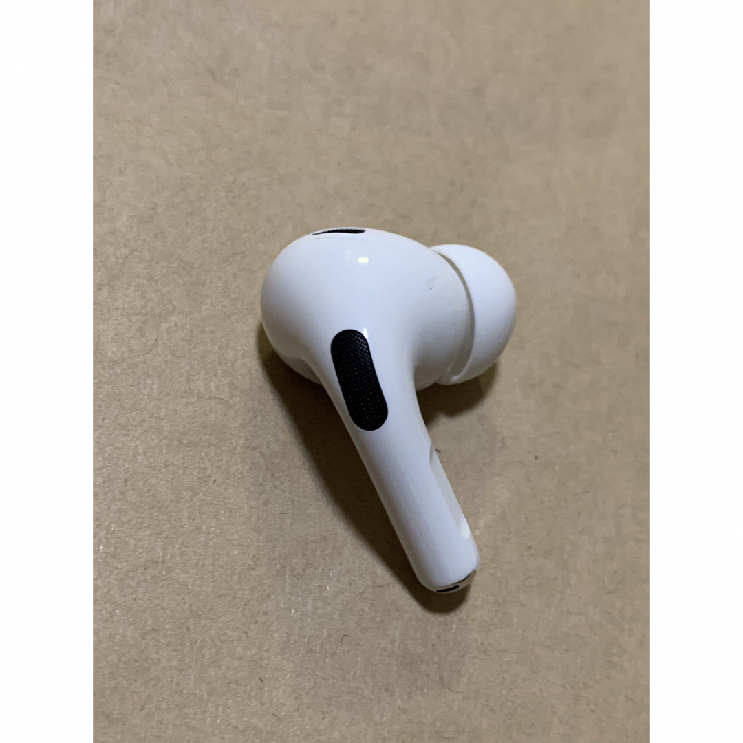 Apple(アップル)のAirPods Pro 第2世代 MQD83J/A A2698(R)右耳＿S2 スマホ/家電/カメラのオーディオ機器(ヘッドフォン/イヤフォン)の商品写真