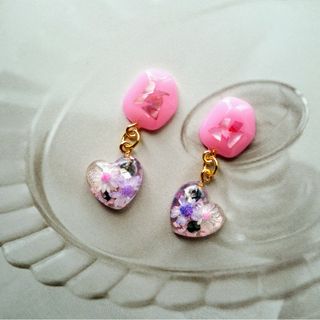 花のハートピアス(金具変更可)  匿名配送(ピアス)