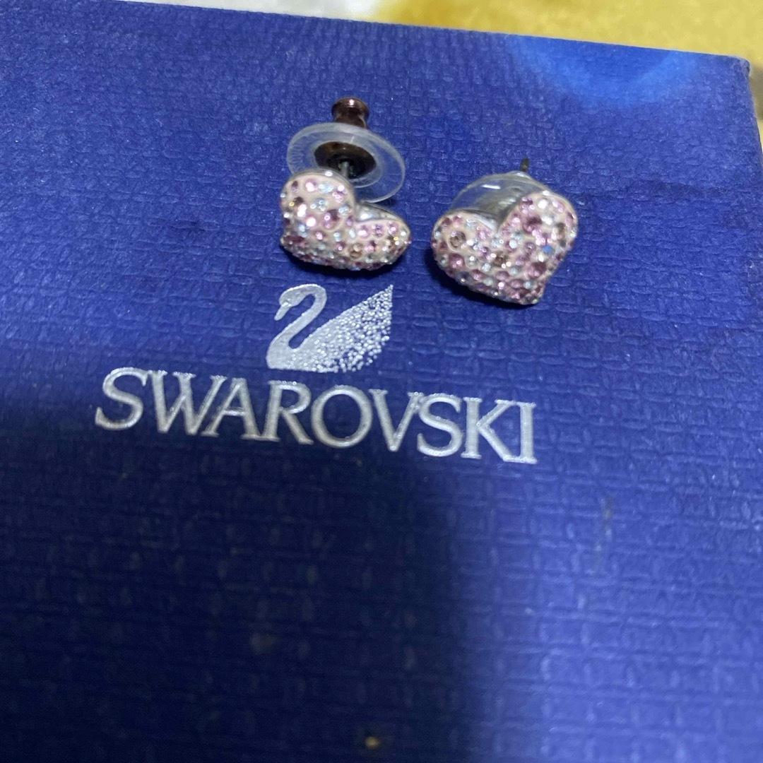 SWAROVSKI(スワロフスキー)のSwarovski ピアス　ピンクハート レディースのアクセサリー(ピアス)の商品写真