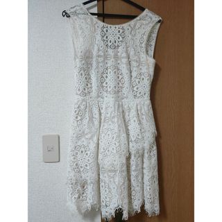 BCBG MAXAZRIA ノースリーブティアードワンピース