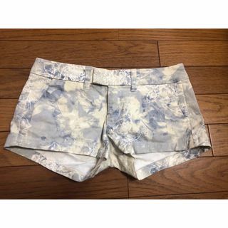 アメリカンイーグル(American Eagle)のアメリカンイーグル　ショートパンツ　花柄(ショートパンツ)