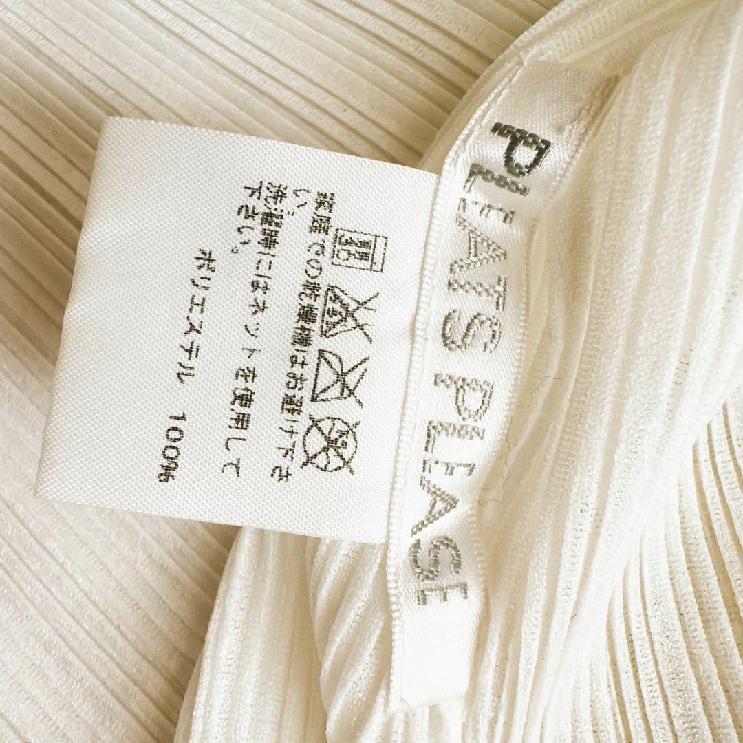 美品　イッセイミヤケ　プリーツプリーズ　ハイネック　白　長袖　プリーツ加工　3 レディースのトップス(Tシャツ(長袖/七分))の商品写真