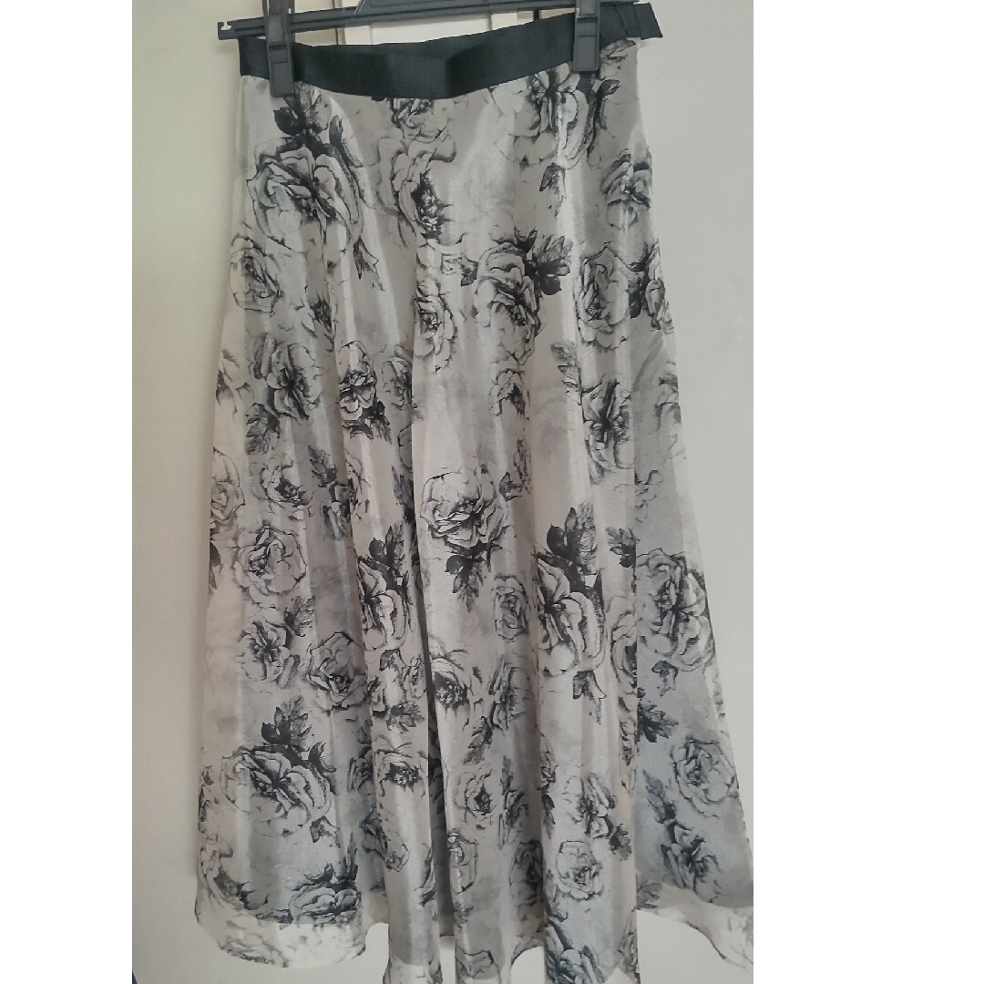 STRAWBERRY-FIELDS(ストロベリーフィールズ)の【ICHIE】花柄シアースカート レディースのスカート(ロングスカート)の商品写真