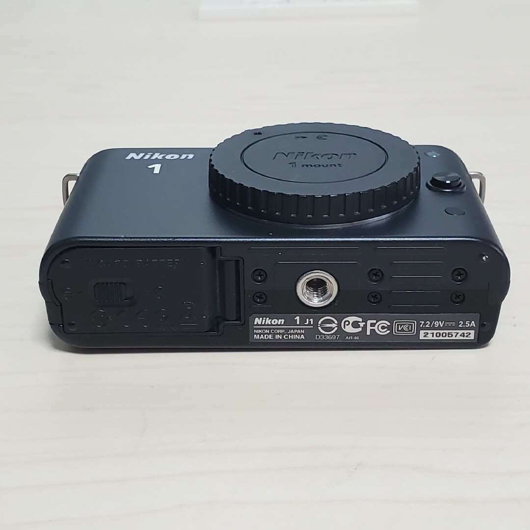 Nikon 1 J1 ボディブラック ショット数 約2,200回 スマホ/家電/カメラのカメラ(ミラーレス一眼)の商品写真