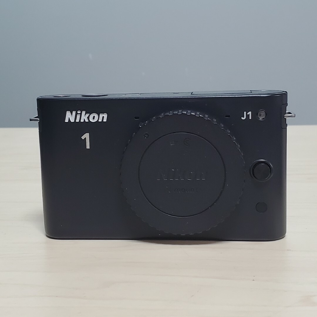 Nikon 1 J1 ボディブラック ショット数 約2,200回 スマホ/家電/カメラのカメラ(ミラーレス一眼)の商品写真