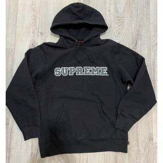 シュプリーム(Supreme)の【希少・入手困難】シュプリーム　パーカー 黒 L 刺繍ワッペンロゴ 川口春奈着用(パーカー)