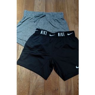 美品　NIKE　ショートパンツ　2枚セット