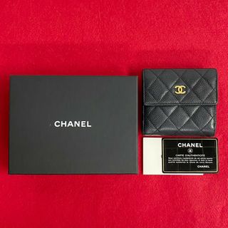 シャネル(CHANEL)の極 美品 箱付き シール カード有 20番台 CHANEL シャネル キャビアスキン マトラッセ レザー ココマーク 二つ折り財布 ブラック 49368(財布)