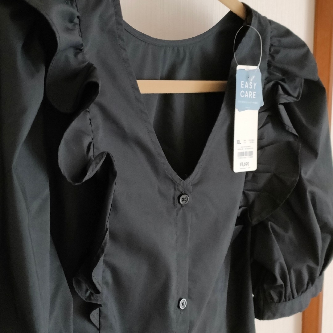 GU(ジーユー)のGU ラッフル パフスリーブ フリルシャツ ブラック XL レディースのトップス(シャツ/ブラウス(半袖/袖なし))の商品写真