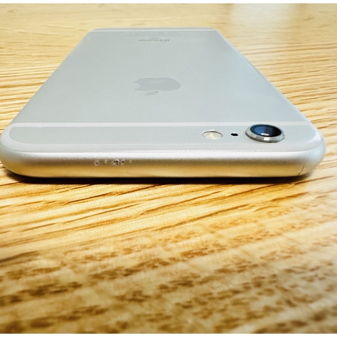 Apple(アップル)の【中古iphone 6s】シルバー　64GB スマホ/家電/カメラのスマートフォン/携帯電話(スマートフォン本体)の商品写真