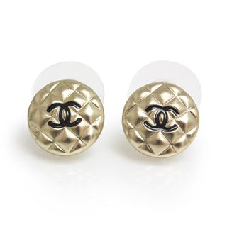 シャネル(CHANEL)のシャネル CHANEL ココマーク マトラッセ ラウンド キルティング ピアス ゴールド ブラック A58289 箱付（新品・未使用品）(ピアス)