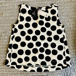 マリメッコ(marimekko)の【タグ付き未使用】UNIQLO x marimekko ドット トップス (シャツ/ブラウス(半袖/袖なし))