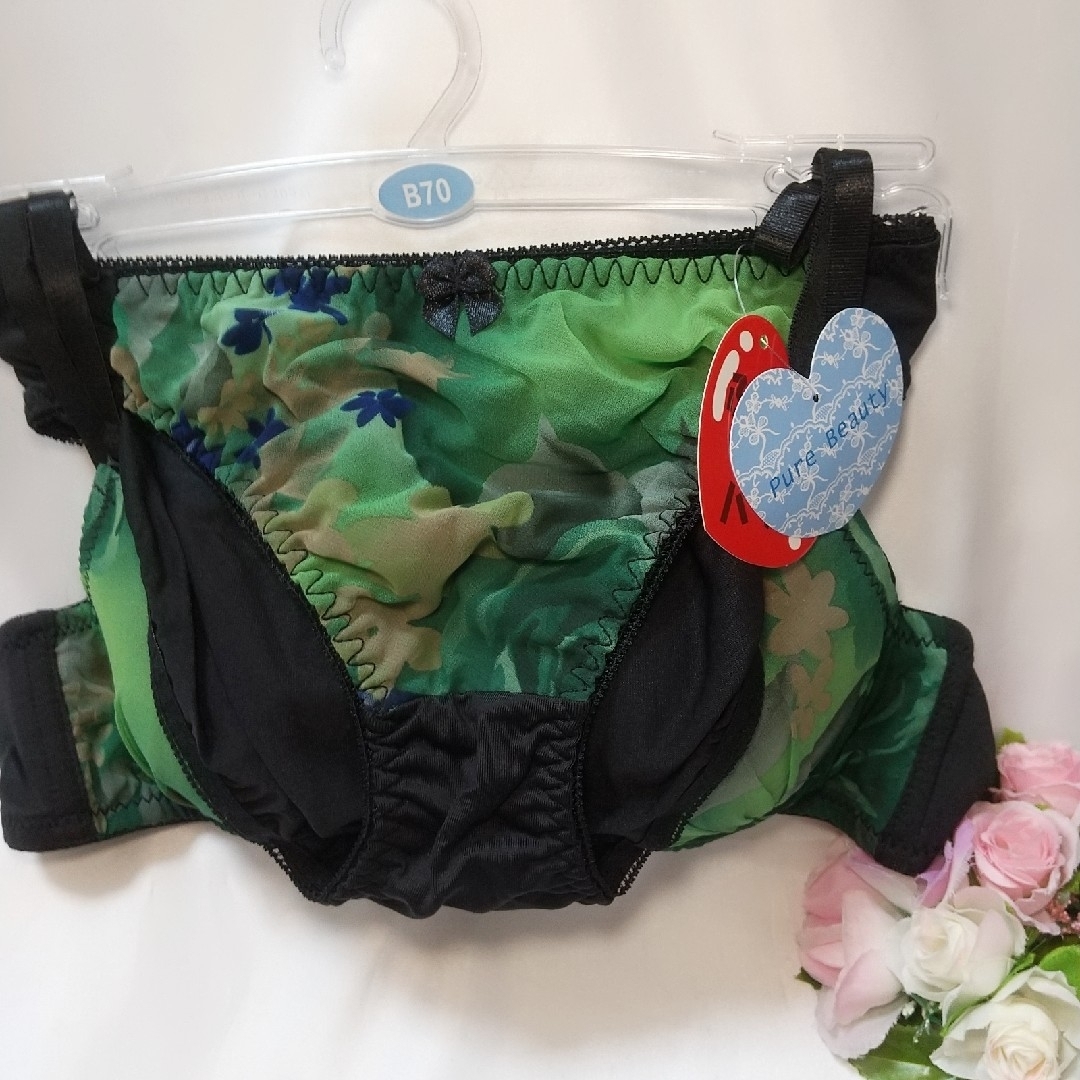 【送料込み】 Pure Beauty B70 グリーン花柄　ブラとショーツ レディースの下着/アンダーウェア(ブラ&ショーツセット)の商品写真