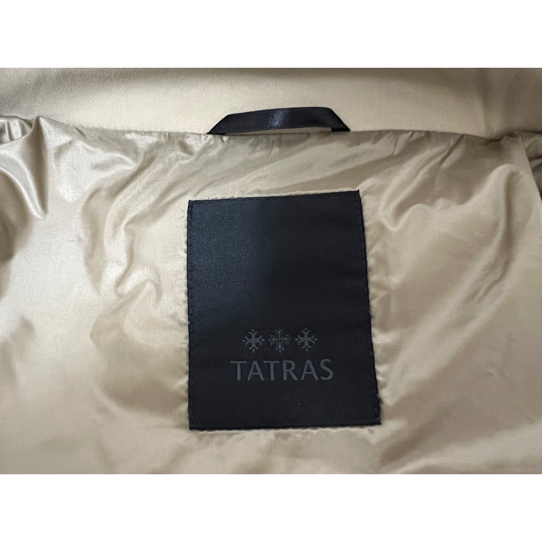TATRAS(タトラス)のTATRAS タトラス レディース ダウンベスト ベージュ ナイロン ダウン フェザー フード サイズ:03 LTK19S4301 レディースのジャケット/アウター(ダウンベスト)の商品写真
