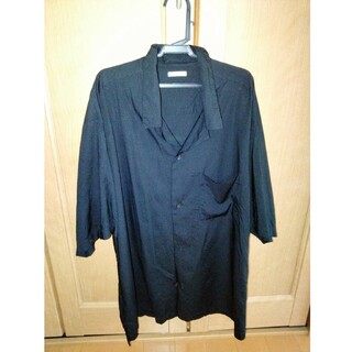 ジーユー(GU)のGU 黒シャツ(Tシャツ/カットソー(半袖/袖なし))