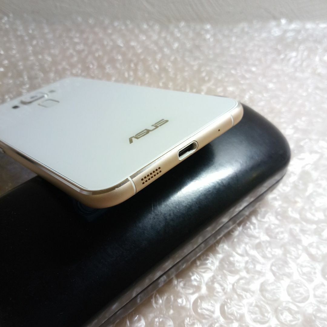 ASUS(エイスース)の【Root】美品 ASUS ZenFone3 Android10 白 スマホ/家電/カメラのスマートフォン/携帯電話(スマートフォン本体)の商品写真