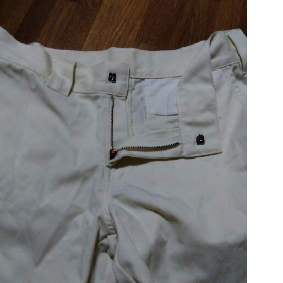 パンツ　長ズボン　オフホワイト　白　Ｌ 汚れあり メンズのパンツ(ワークパンツ/カーゴパンツ)の商品写真