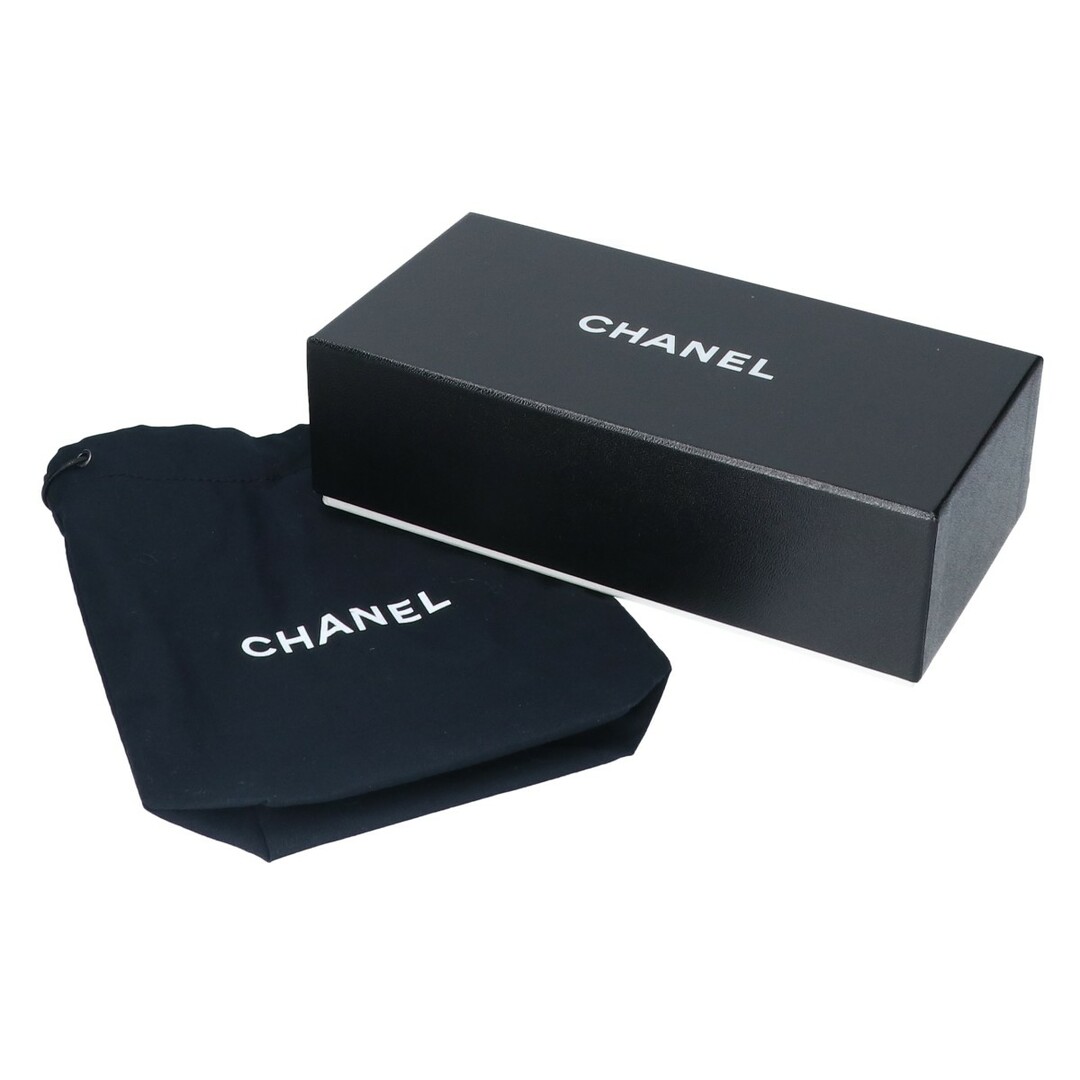 CHANEL(シャネル)のシャネル 09C パールチェーンxココマーク リボンブローチ レディースのアクセサリー(ブローチ/コサージュ)の商品写真