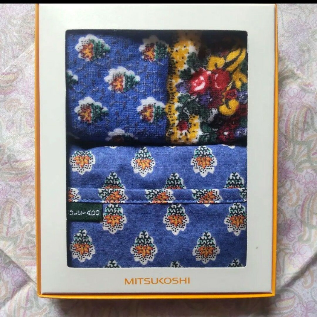 三越(ミツコシ)のタオルハンカチとティッシュケースのセット　MITSUKOSHI レディースのファッション小物(ハンカチ)の商品写真