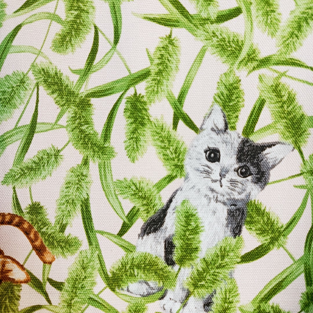 【ラスト】文庫本ブックカバー♡ネコジャラシと猫 ハンドメイドの文具/ステーショナリー(ブックカバー)の商品写真