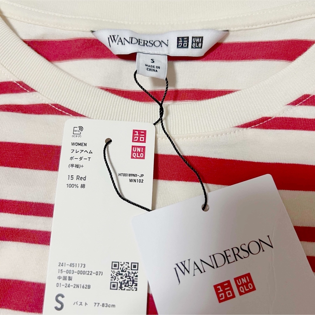 UNIQLO(ユニクロ)の【新品】ユニクロ　フレアヘムTシャツ　ボーダー　S　赤　JW ANDERSON  レディースのトップス(Tシャツ(半袖/袖なし))の商品写真