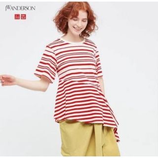 ユニクロ(UNIQLO)の【新品】ユニクロ　フレアヘムTシャツ　ボーダー　S　赤　JW ANDERSON (Tシャツ(半袖/袖なし))