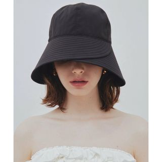 プラダ(PRADA)のiris47 petal hat ブラック　美品(ハット)