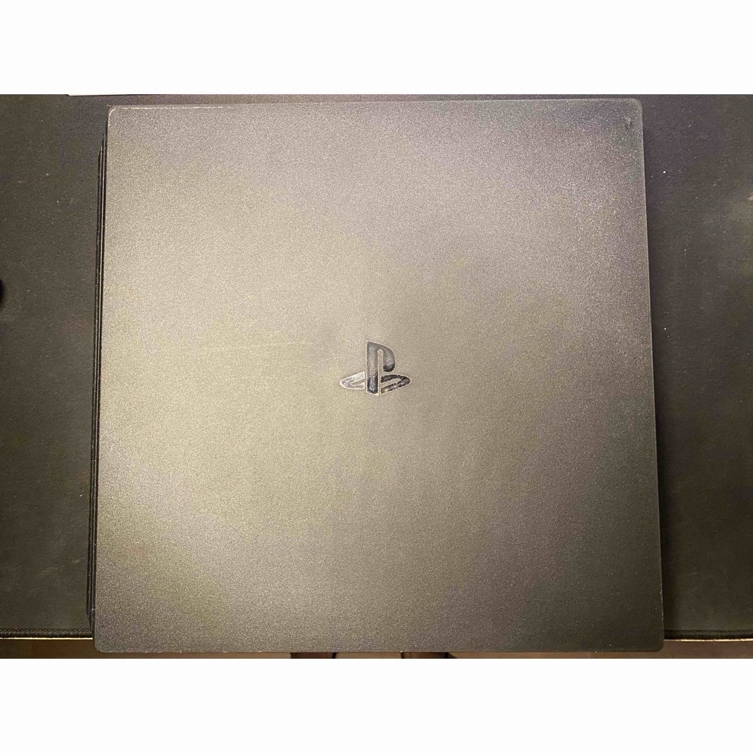 PlayStation4(プレイステーション4)のPS4 pro 1TB 値下げしました エンタメ/ホビーのゲームソフト/ゲーム機本体(家庭用ゲーム機本体)の商品写真