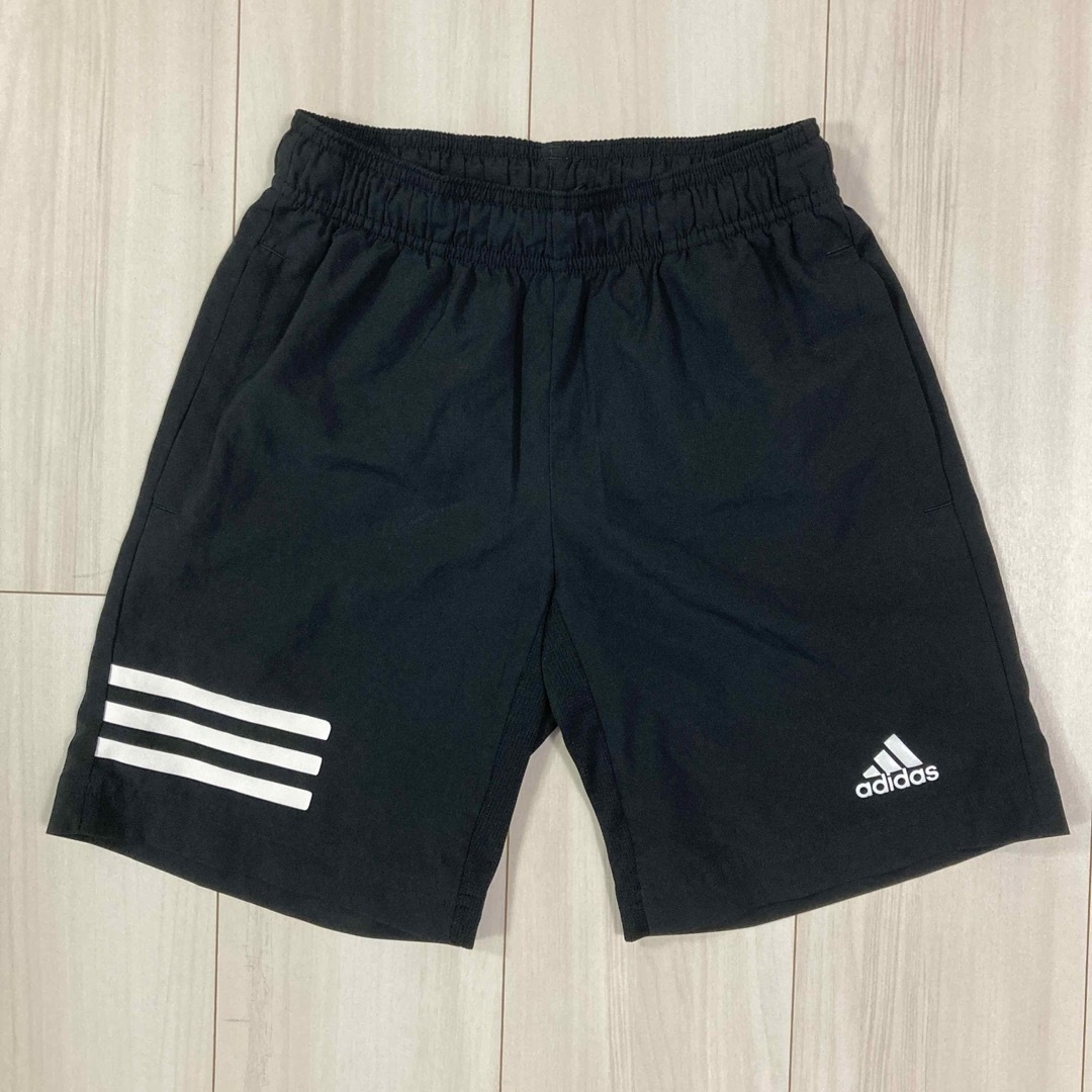 adidas(アディダス)のショートパンツ キッズ/ベビー/マタニティのキッズ服女の子用(90cm~)(パンツ/スパッツ)の商品写真